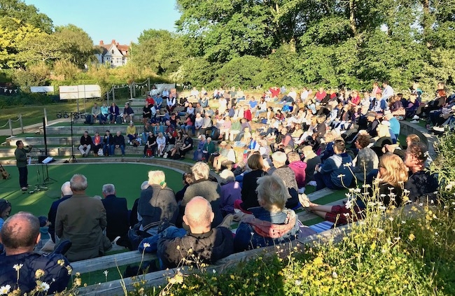 Midsummer tour audiences